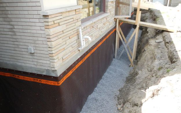 vochtige muren kelder behandelen